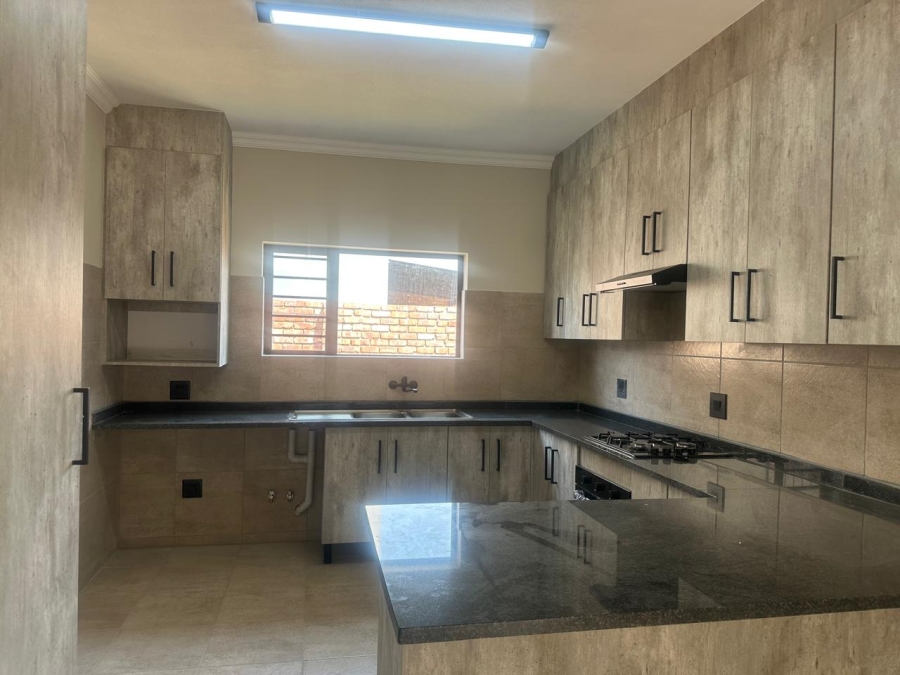 To Let 3 Bedroom Property for Rent in Waterval East North West